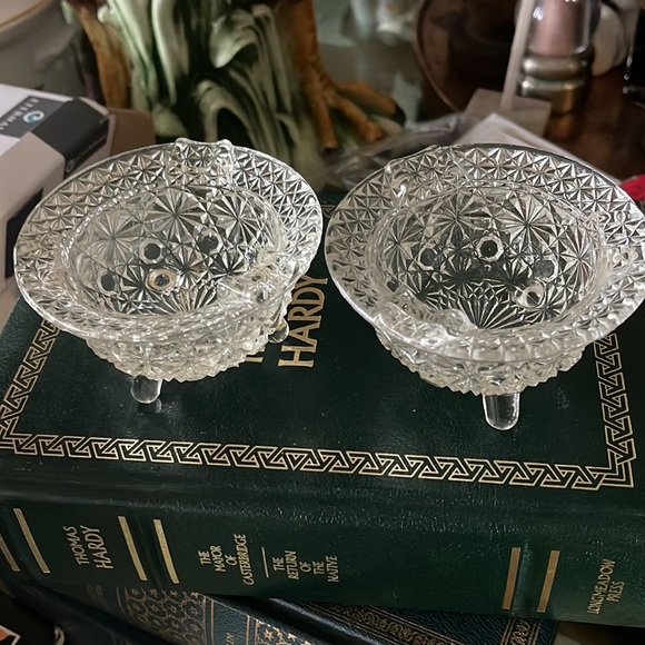 Footed cut crystal vintage ashtrays 4” by 2” very elegant difficult to capture - Picture 1 of 10